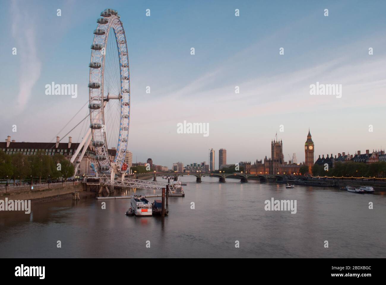 Drehbares Riesenrad London Eye (Millenium Wheel), The Queen's Walk, Bishop's, London SE1 7PB Entworfen von Marks Barfield Architects Mace Construction Stockfoto