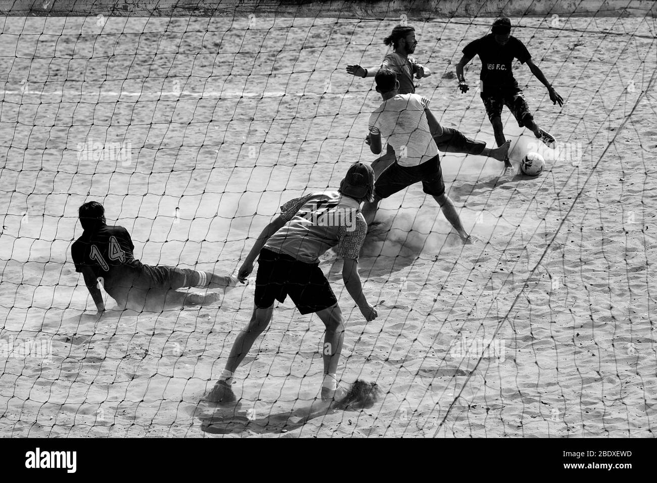 Das Bild von Touristen spielen Fußball auf Pushkar Fair, Ajmer, Rajasthan, Indien, asien Stockfoto