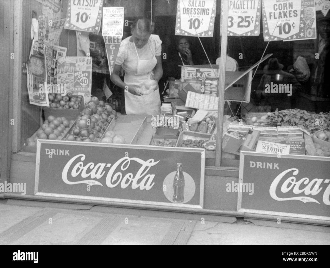 Lebensmittelgeschäft, Verkaufsschilder, 1941 Stockfoto