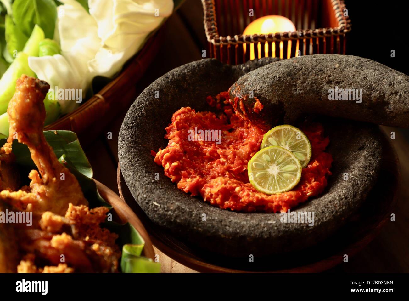 Sambal Oelek. Traditionelle javanische rote Chilischote. Stockfoto