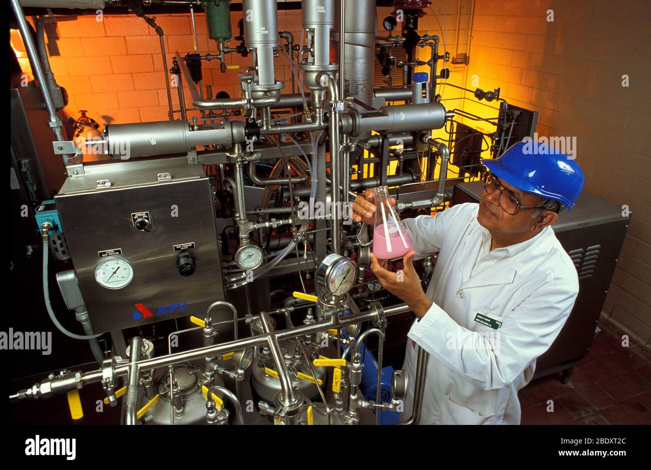 Produktion Von Kohlensäurehaltigen Milch Stockfoto