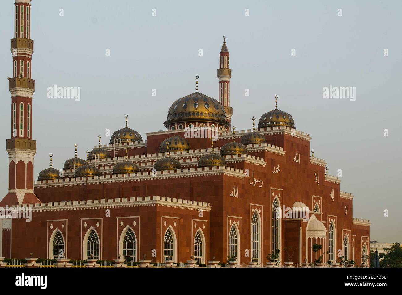 4. April 2017-Dubai Vereinigte Arabische Emirate : Moderne Architektur der Moschee in Al Barsha Dubai, Al Salam Moschee Stockfoto