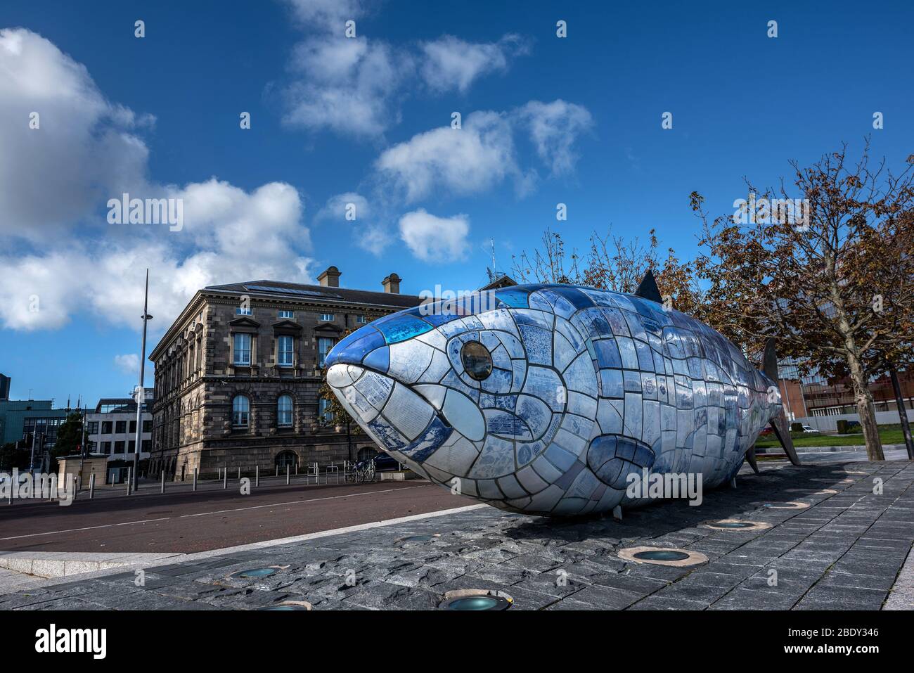 Berühmte Fischstatue in Belfast, Nordirland, Großbritannien Stockfoto