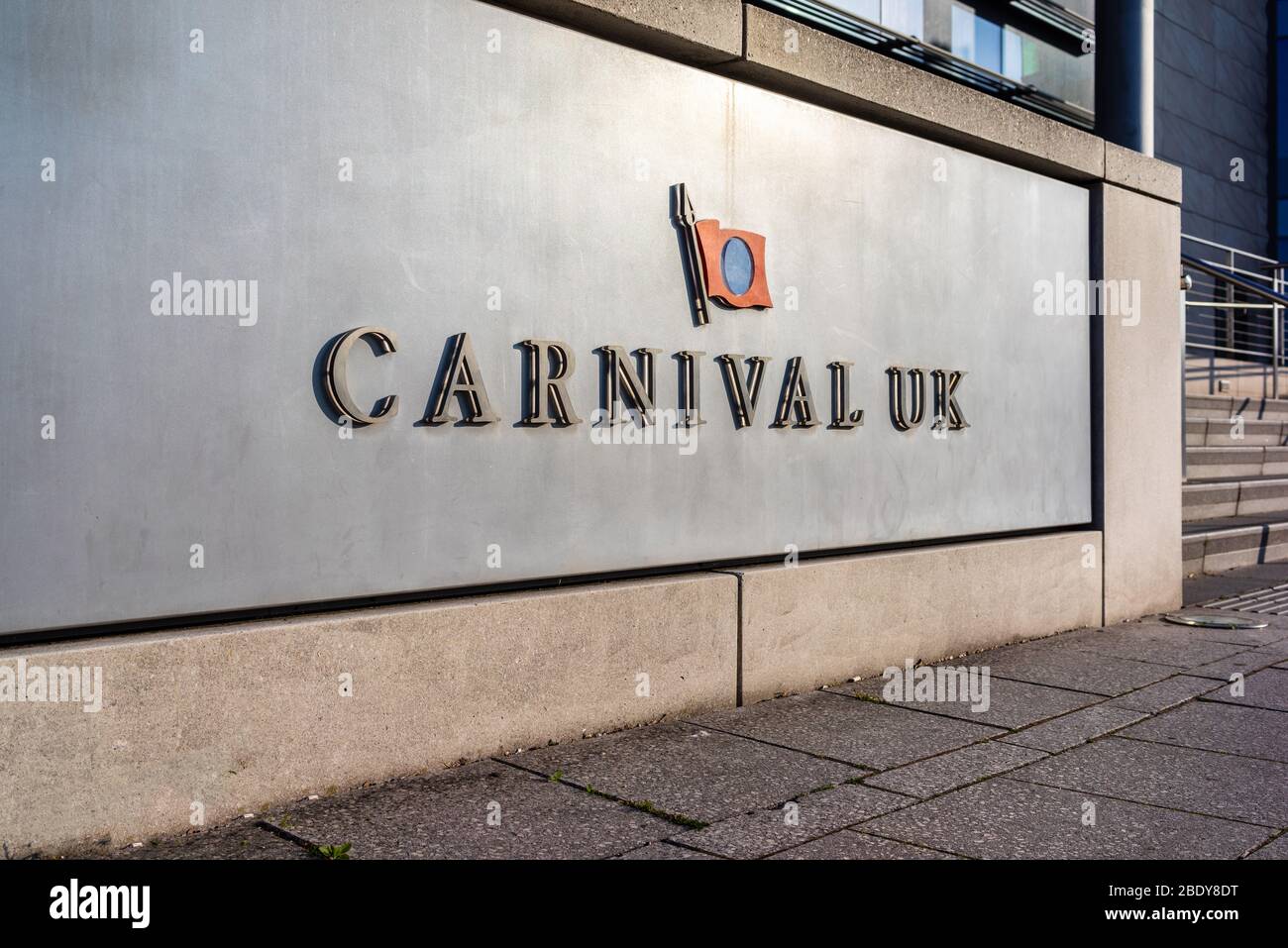 Carnival Logo außerhalb des Carnival UK Hauptbüros in Southampton, England, Großbritannien Stockfoto