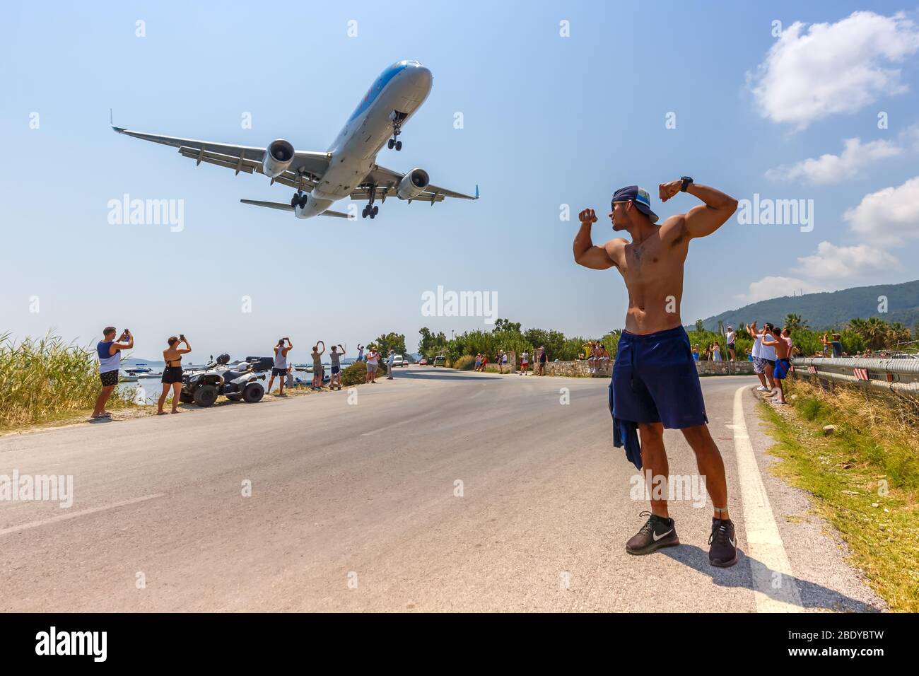 Skiathos, Griechenland – 2. August 2019: TUI Boeing 757-200 Flugzeug am Skiathos Flughafen (JSI) in Griechenland. Boeing ist ein amerikanischer Flugzeughersteller headqu Stockfoto