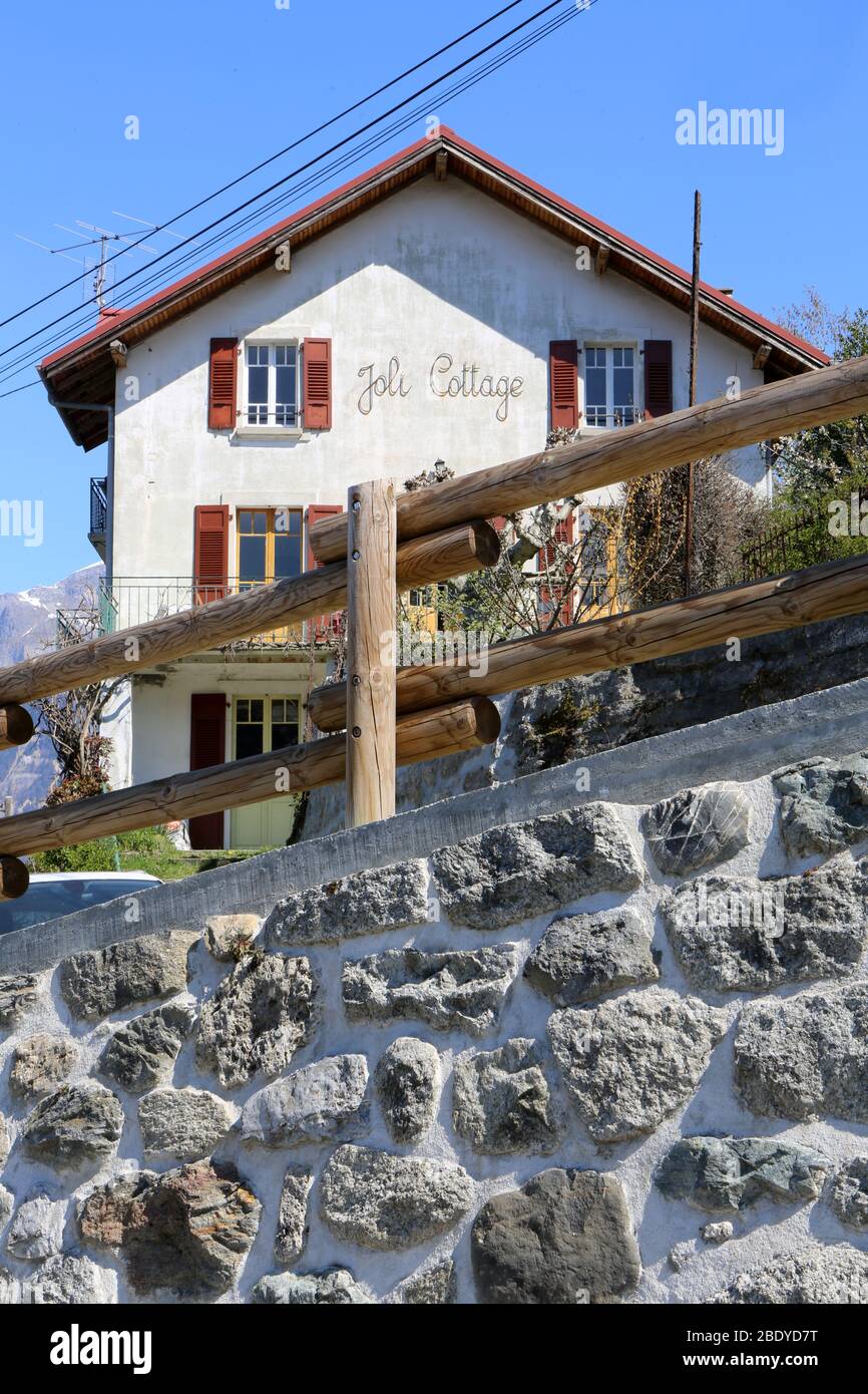façade d'une habitation savoyarde. Saint-Gervais-les-Bains. Haute-Savoie. Frankreich. Stockfoto