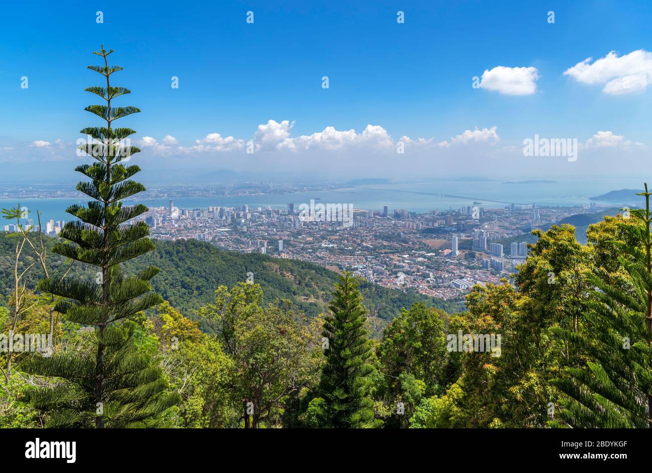 Blick über George Town vom Skywalk auf Penang Hill, Air ITAM, Penang, Malaysia Stockfoto