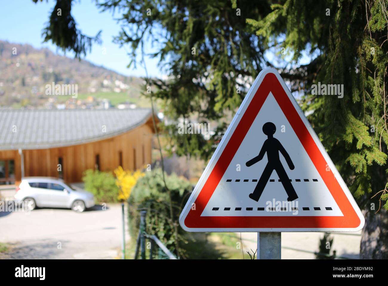 Passage péton. Panneau de signalisation routière. Saint-Gervais-les-Bains. Haute-Savoie. Frankreich. Stockfoto