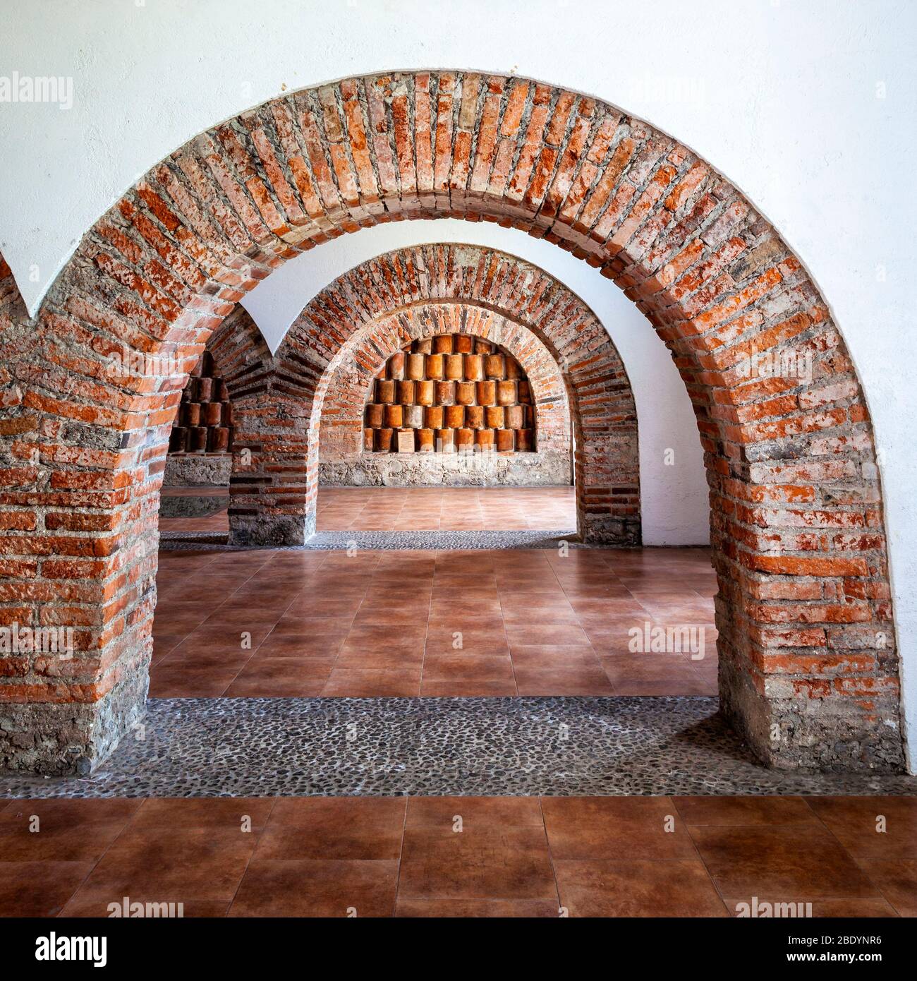 Der alte Mahlraum namens Molienda 36 für seine 36 Bögen, Hacienda Nogueras, Comala, Colima, Mexiko. Stockfoto