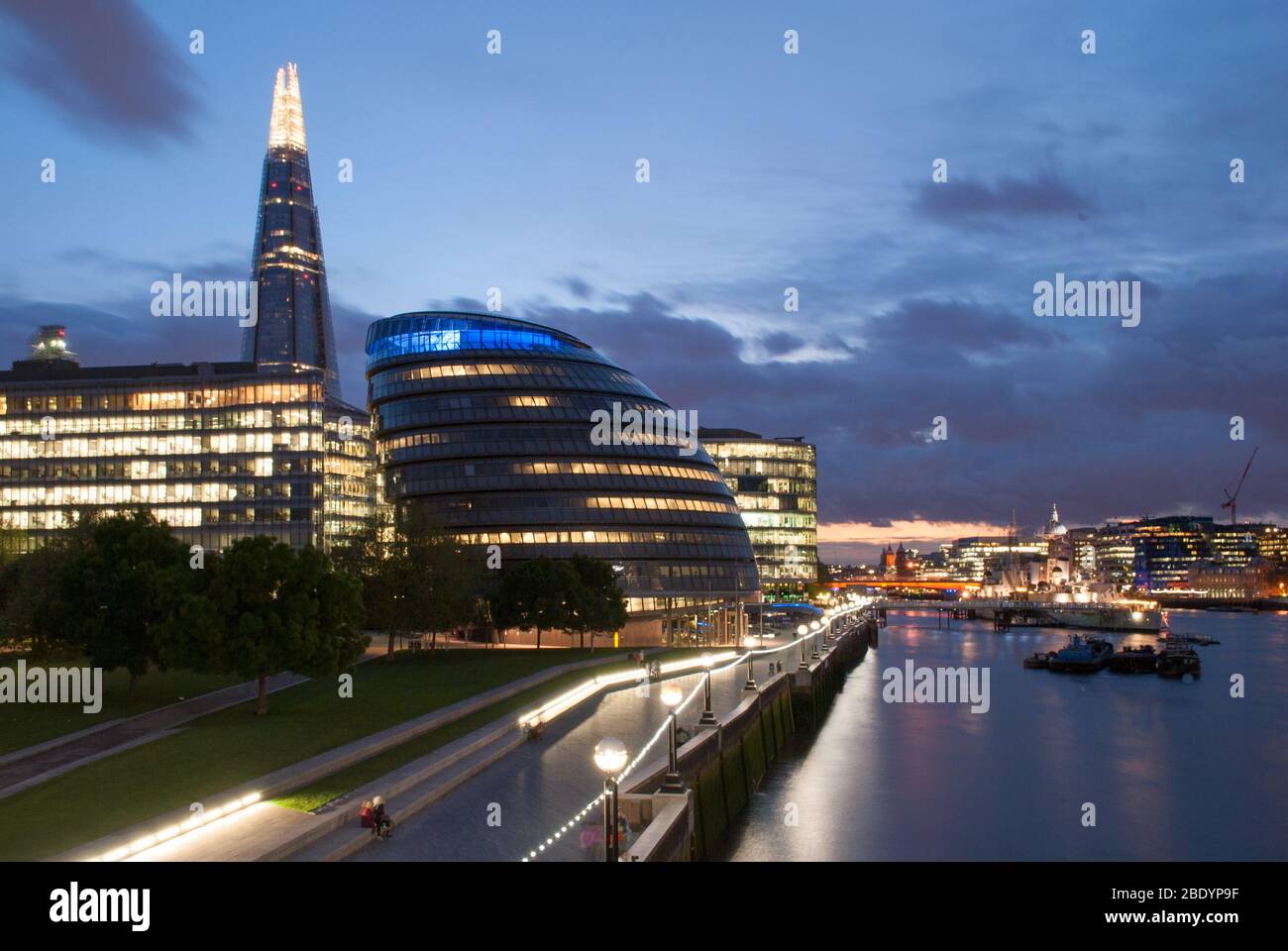 Abendlicht Riverside Mehr London Place, Riverside, London, SE1 2AF von Foster & Partners Arup Stockfoto