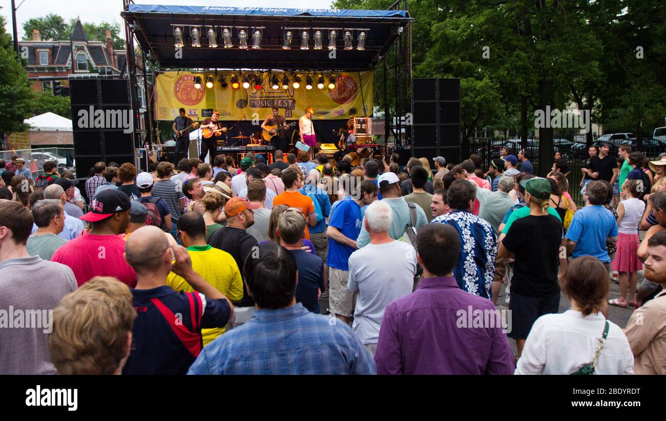 Große Gruppe von Leuten bei Konzert, Chicago, Illinois, USA Stockfoto