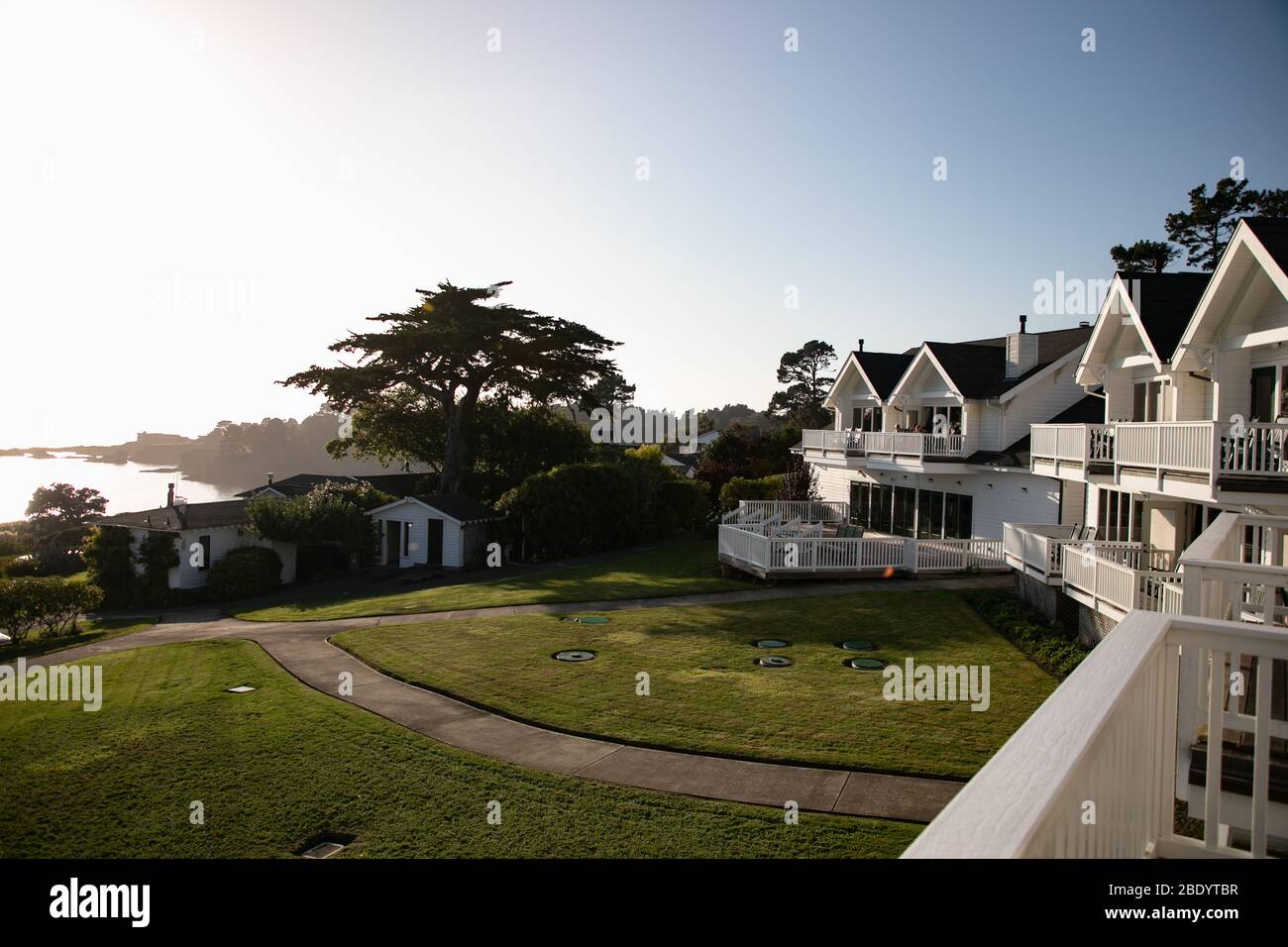 Vom Balkon eines Bed & Breakfast Inn mit Blick auf die Mendocino Küste von Kalifornien Stockfoto