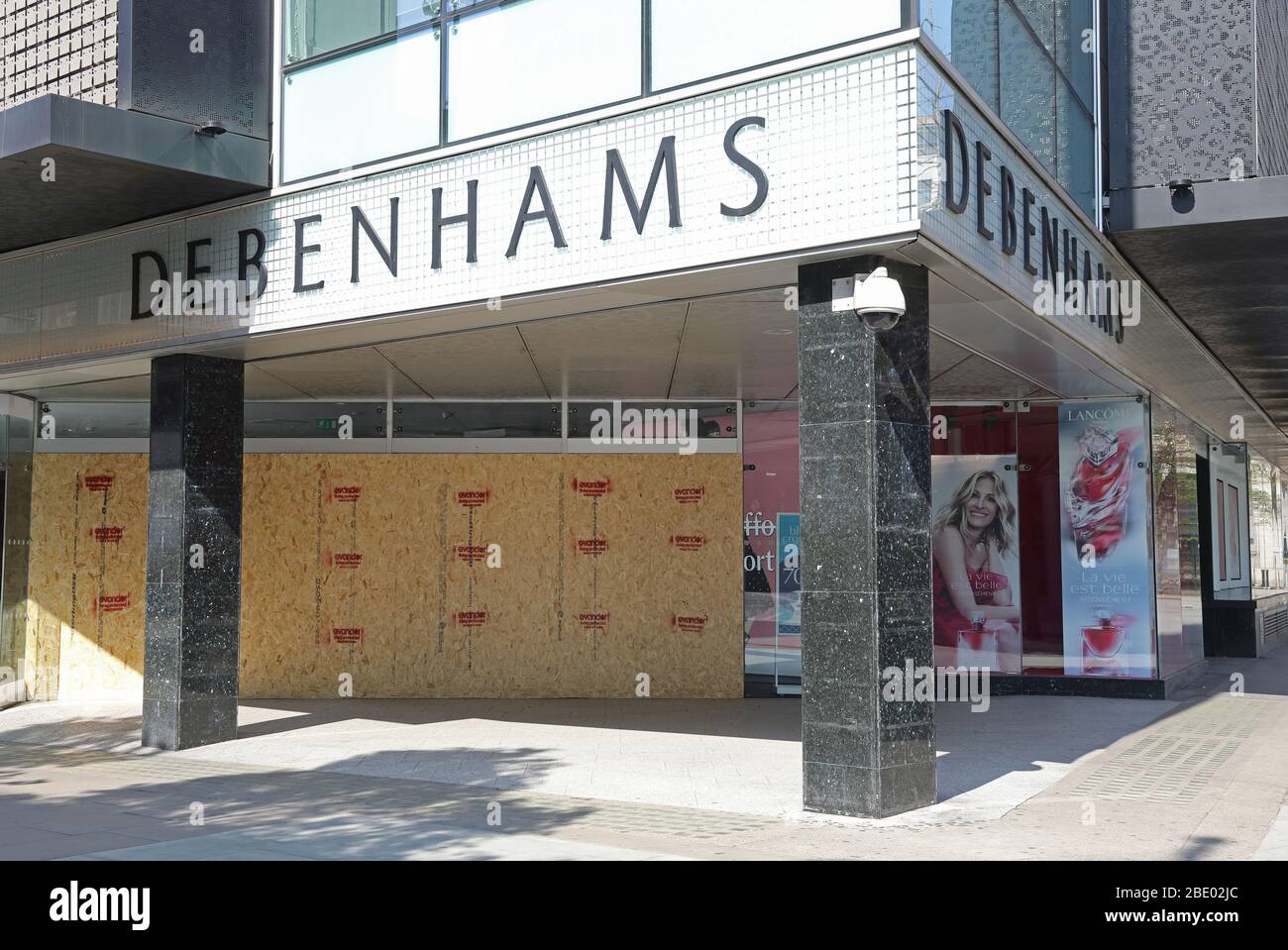 Debenhams geht in die Verwaltung, um während der Pandemie des Coronavirus über Wasser zu bleiben, hier ging das Flagship-Kaufhaus an der Oxford Street im Londoner West End, Großbritannien, an Bord Stockfoto