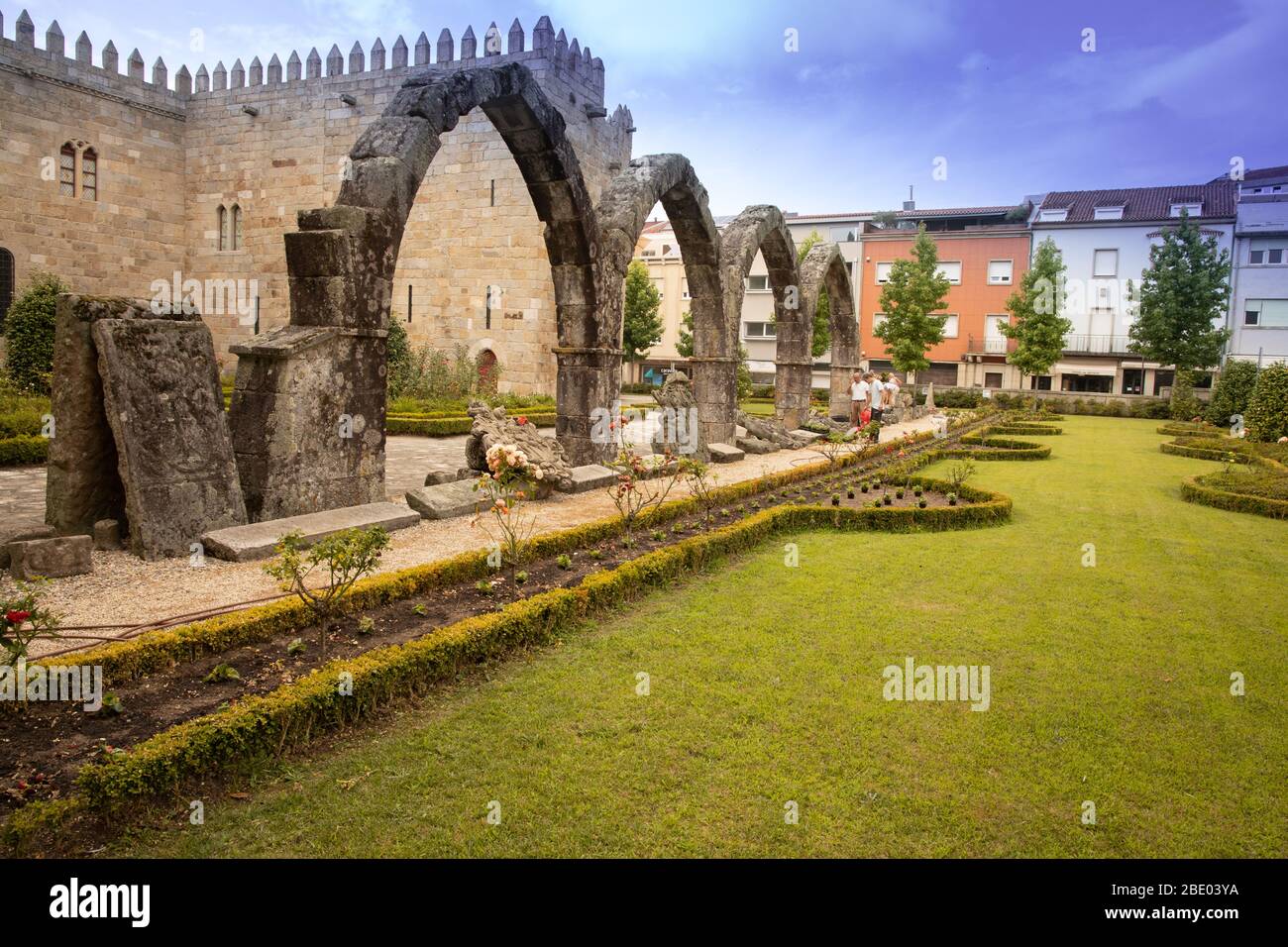 Ruinen des Erzbischöflichen Palastes und des Santa Barbara Garden Braga Portugal Stockfoto