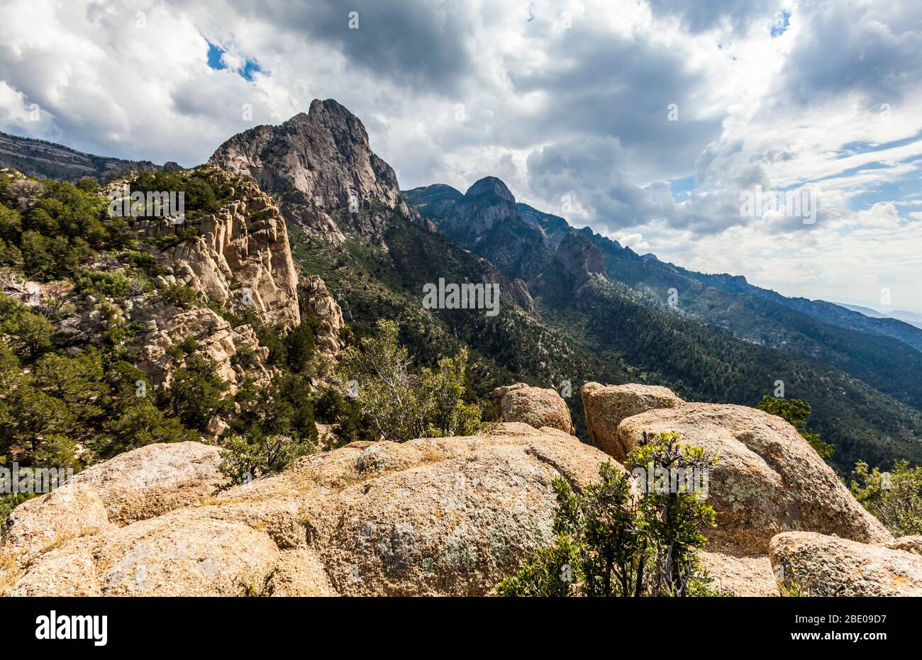 Die Sandia Mountains außerhalb Albuquerque, New Mexico, USA. Stockfoto