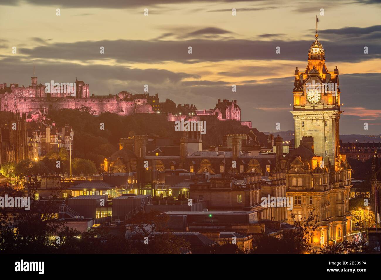 Edinburgh City Skyline bei Nacht, Schottland Stockfoto