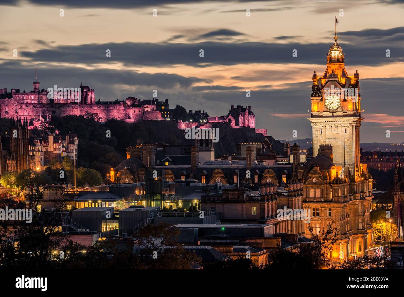 Edinburgh City Skyline bei Nacht, Schottland Stockfoto