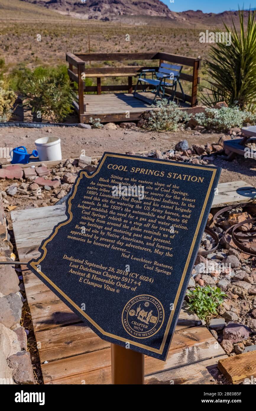 Historisches Schild an der Cool Springs Station entlang der historischen Route 66 in Arizona, USA [Keine Eigentumsfreigabe; nur für redaktionelle Lizenzierung verfügbar] Stockfoto