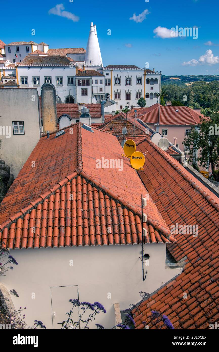 Gebäude und Dächer rund um Sintra bei Lissabon Portugal Stockfoto