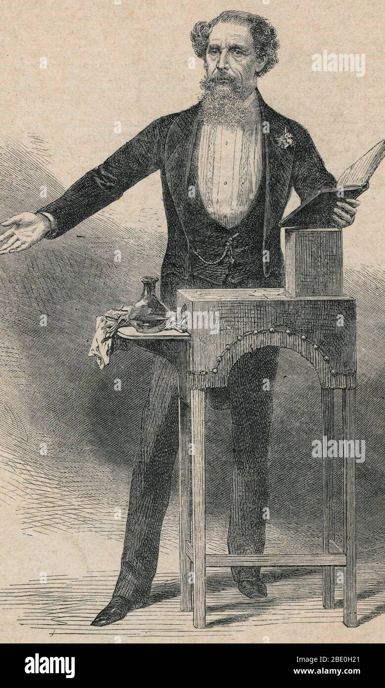 Am 15. März 1870 gab Dickens das letzte seiner höchst erfolgreichen Lesung aus seinen eigenen Werken in St. James's Hall. Aus 'The Illustrated London News', 1870. Charles John Huffam Dickens (7. Februar 1812 - 9. Juni 1870) war ein englischer Autor und Sozialkritiker. Er schuf einige der denkwürdigsten fiktiven Figuren der Welt und gilt als der größte Romanautor der viktorianischen Zeit. Dickens war der literarische Koloss seines Alters und seine Werke genossen beispiellosen Ruhm. Seine Novelle A Christmas Carol von 1843 ist eines der einflussreichsten Werke, die je geschrieben wurden, und es bleibt populär und conti Stockfoto