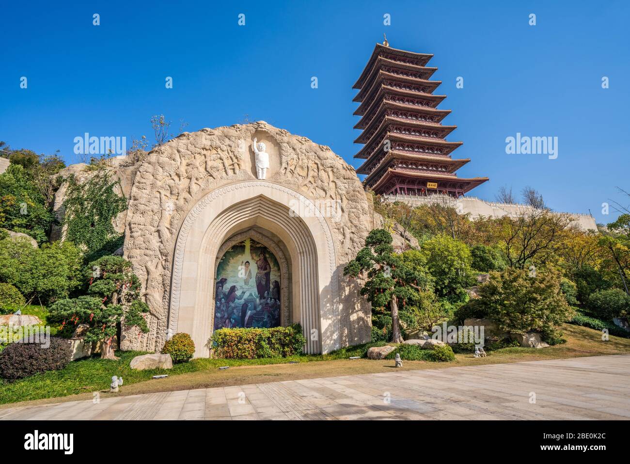 NANJING, CHINA - NOVEMBER 10: Buddhistischer Schrein und Pagode Niushoushan Kultur- und Tourismuszone am 10. November 2019 in Nanjing Stockfoto