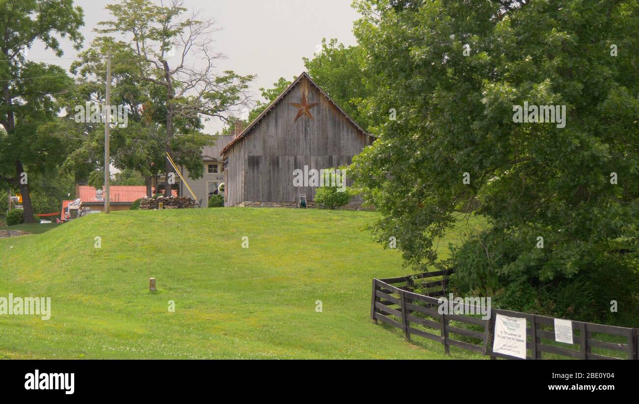 Alte Scheune in Tennessee - LEIPERS FORK, VEREINIGTE STAATEN - 17. JUNI 2019 Stockfoto