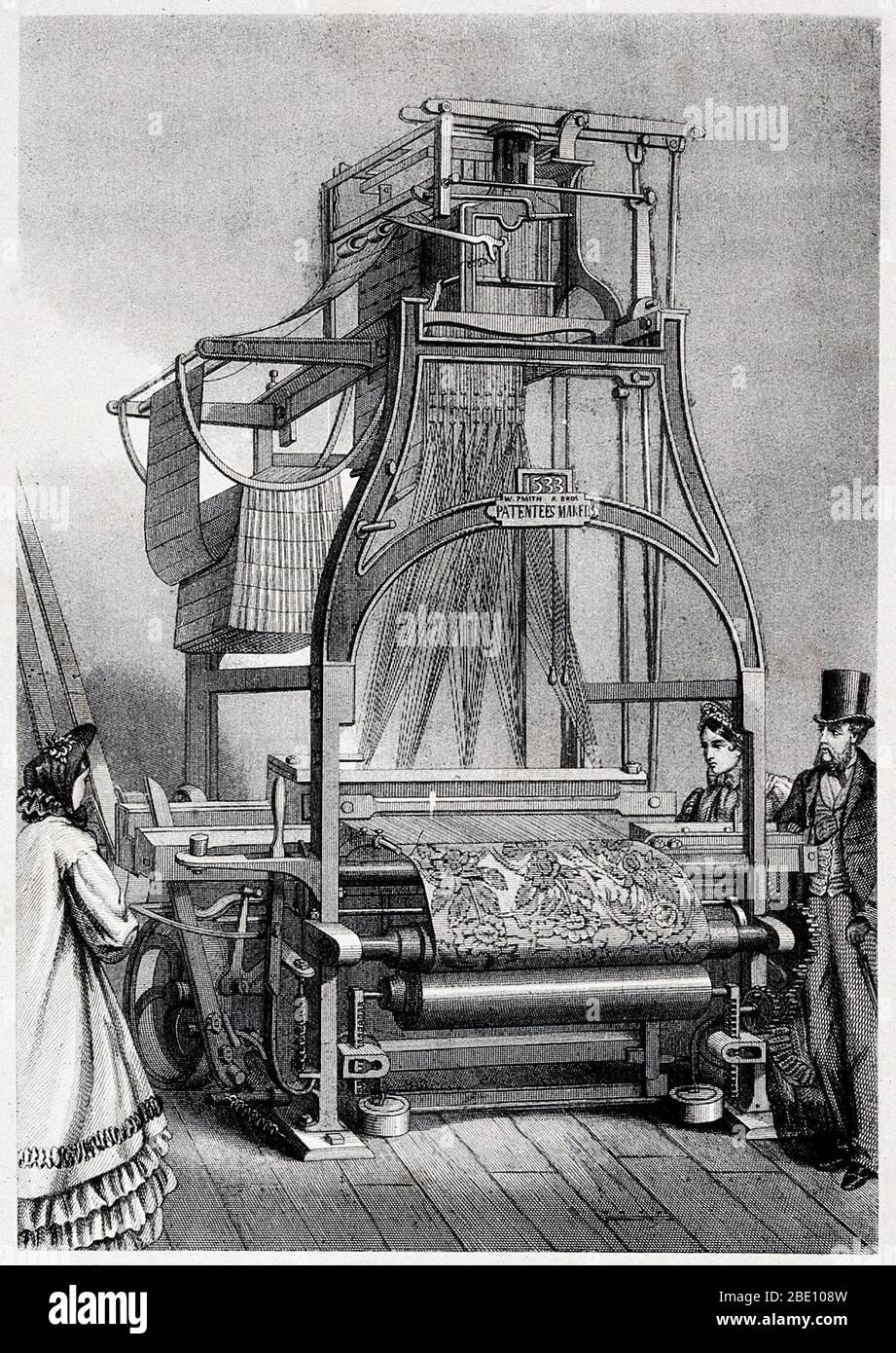 Ein mechanischer Jacquard-Webstuhl, vorne und hinten. Stich von Pegard nach L. Guiguet. Diese Vorrichtung zum Weben von Textilien wurde 1804 vom französischen Weber und Erfinder Joseph Marie Jacquard (1752-1834) erfunden. Es hatte eine Reihe von neuartigen Design-Features und war das erste, das automatisch gesteuert werden. Es wurde von einer Reihe von perforierten Karten gesteuert, die Löcher entsprechen dem Webmuster. Als dies in Fabriken eingeführt wurde, gab es Unruhen unter Arbeitern, die befürchteten, ihre Arbeitsplätze zu verlieren. Stockfoto