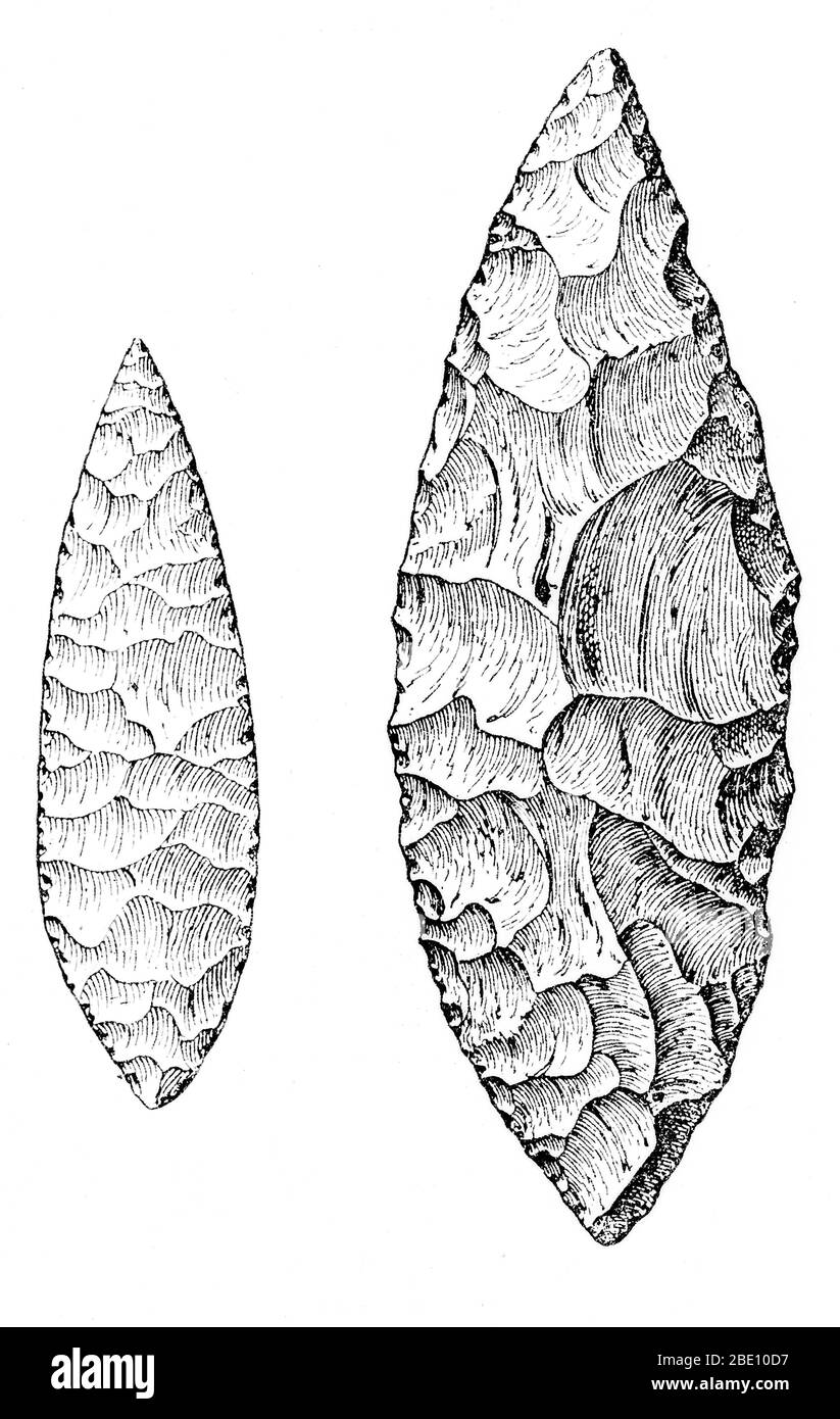 Auswahl von blattförmigen Feuersteingeräten. Obere Paläolithikum. Das Oberpaläolithikum (oder Spätsteinzeit) ist die dritte und letzte Unterteilung der Altsteinzeit, wie sie in Europa, Afrika und Asien verstanden wird. Im Großen und Ganzen geht es um 50,000 bis 10,000 Jahre zurück. Stockfoto