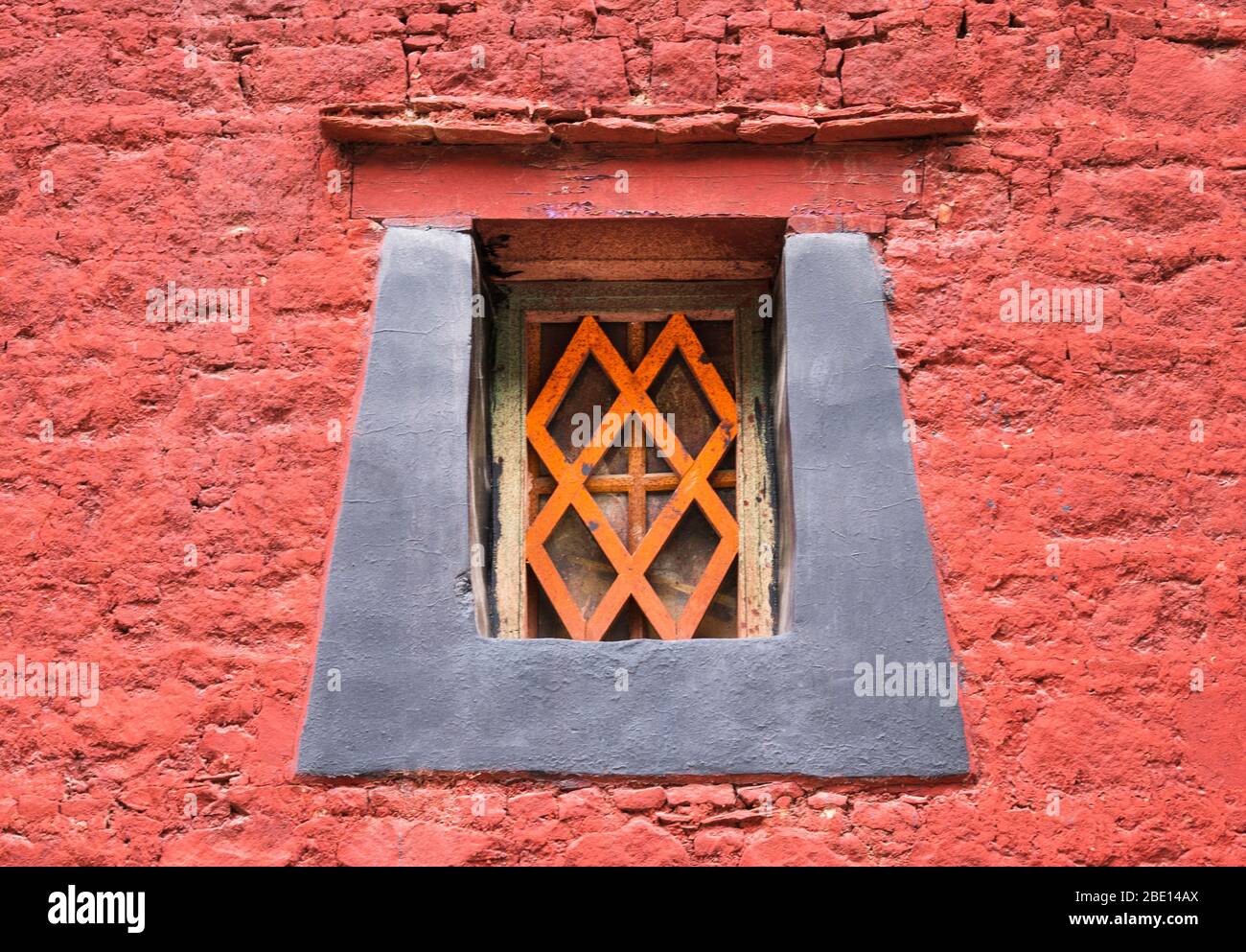 Ein traditionelles tibetisches Fensterdesign Stockfoto