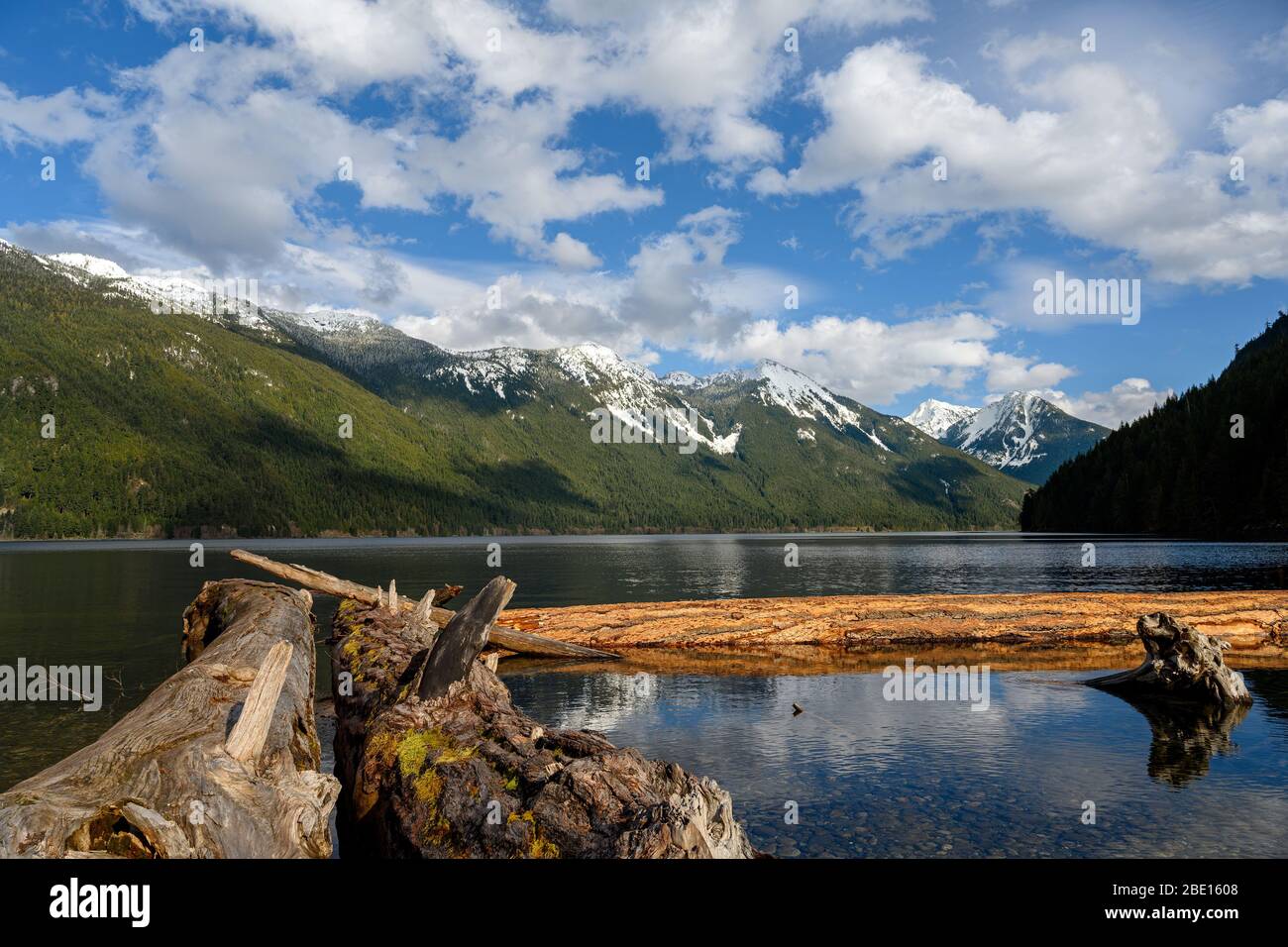 Chilliwack See mit der Spiegelnden Mount Redoubt, der Teil des Skagit Bereich Berge, und die sind ein Teilbereich der Kanadischen Cascade Mo Stockfoto