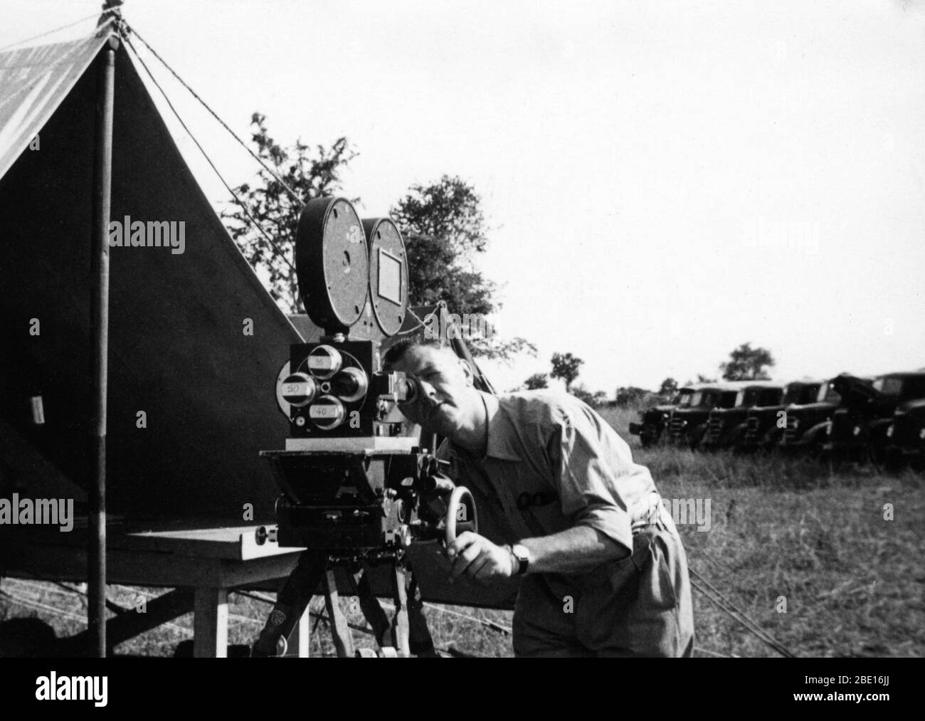 British Film Crew Technicolor Kamera im Kagera River Camp in Tanganjika während Drehort Dreharbeiten von MOGAMBO 1953 Regisseur JOHN FORD Drehbuch John Lee Mahin Stück Wilson Collison Metro Goldwyn Mayer Stockfoto