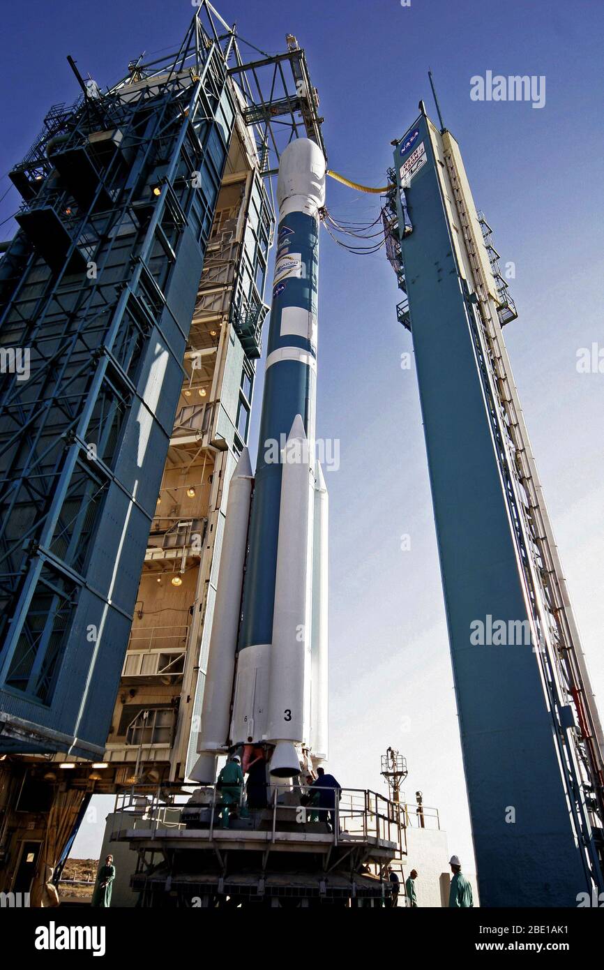 PASADENA, Calif.-A Delta-II-Rakete mit der Meeresoberflächen-topographie Mission/Jason 2 Satelliten, ist für den Start im Raum Komplex 2 Start auf der Vandenberg Air Force Base, Calif vorbereitet Stockfoto