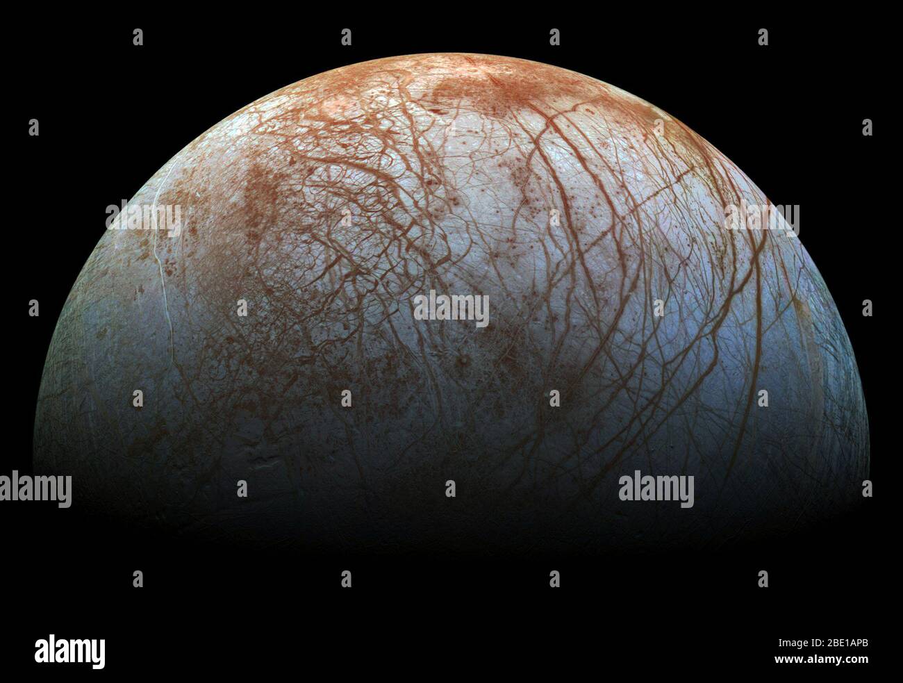 Die rätselhaften, faszinierende Oberfläche von Jupiters Eismond Europa taucht groß in dieser neu wiederaufbereitet Farbe anzeigen Bilder von der NASA-Sonde Galileo in den späten 1990er Jahren. Stockfoto