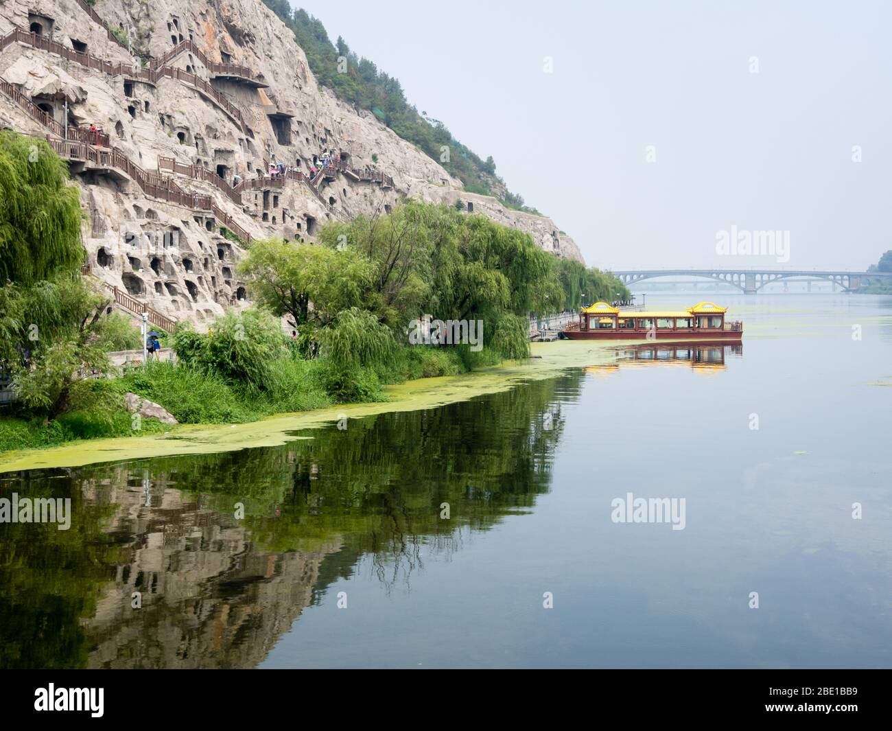 Yi River und Longmen Grotten Stockfoto