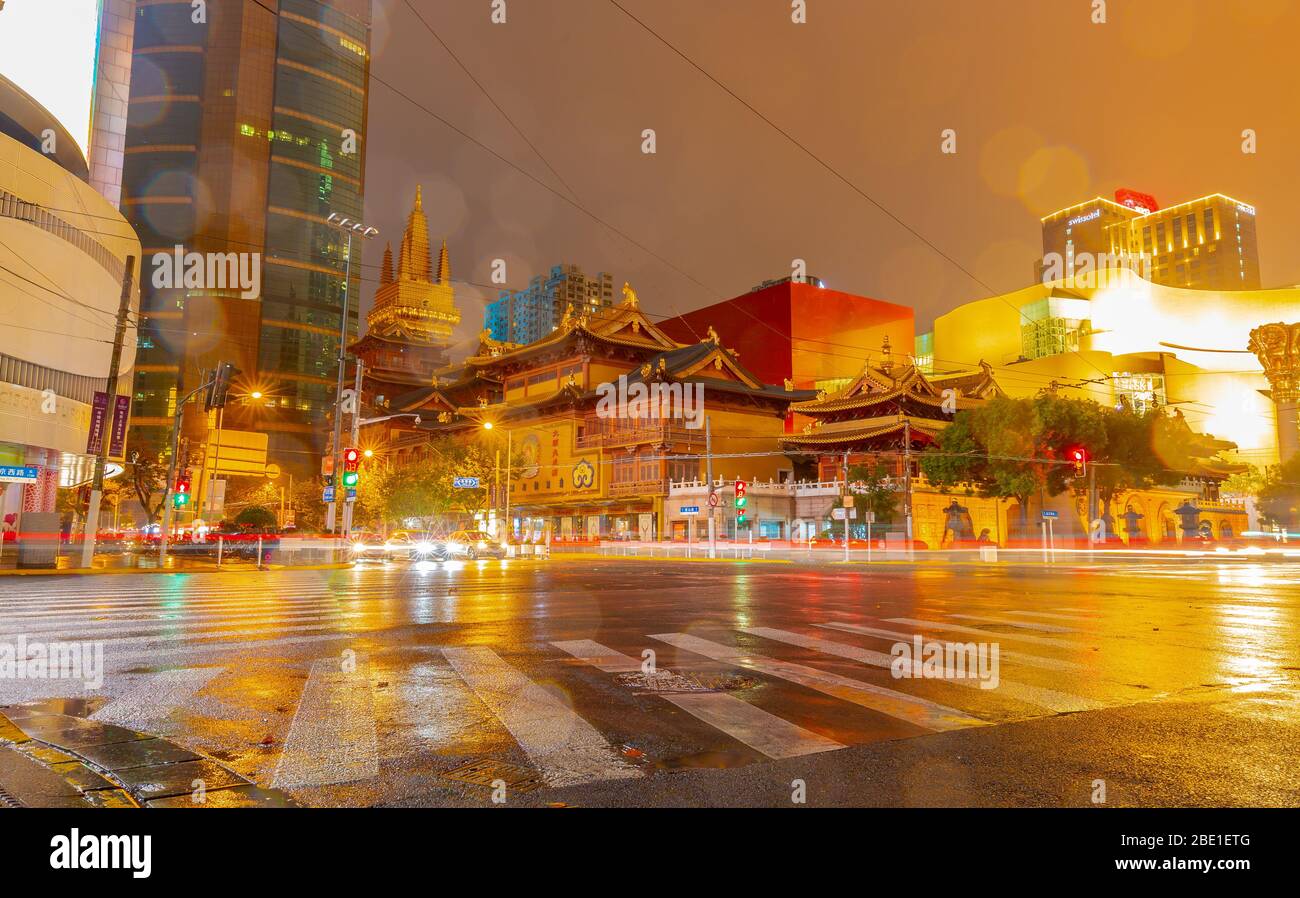 Jing'an Tempel an der West Nanjing Road im Stadtzentrum von Shanghai, China Stockfoto Jing'an Tempel an der West Nanjing Road im Stadtzentrum von Shanghai, China Stockfoto