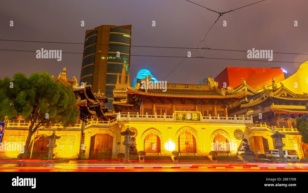 Jing'an Tempel an der West Nanjing Road im Stadtzentrum von Shanghai, China Stockfoto Jing'an Tempel an der West Nanjing Road im Stadtzentrum von Shanghai, China Stockfoto