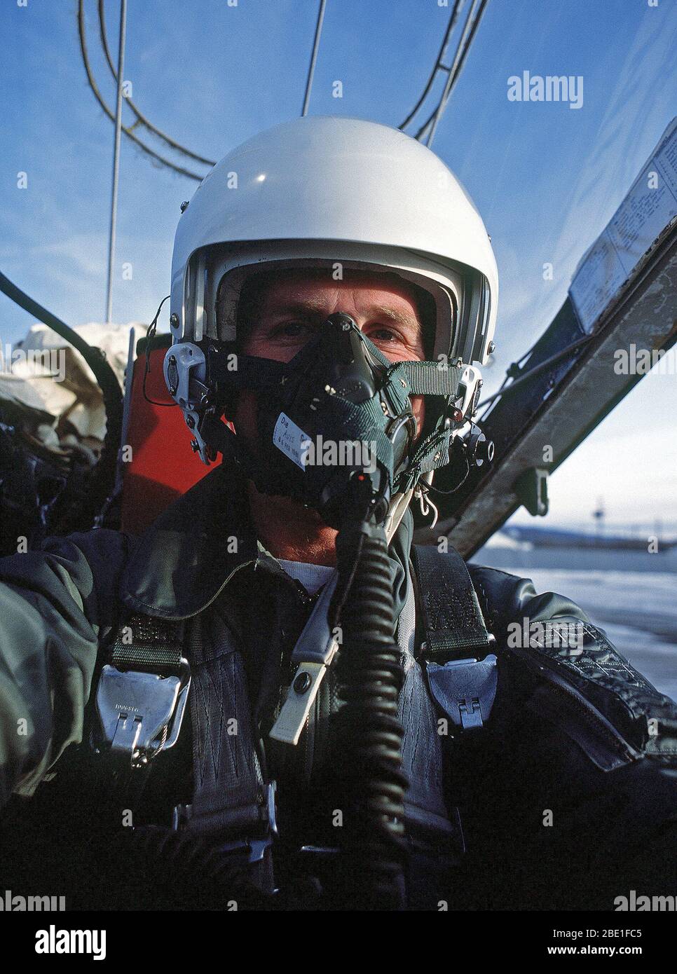 Eine Luftwaffe Pilot in einem A-10A Thunderbolt II Flugzeuge aus der 353 Tactical Fighter Squadron" ist auf dem Flug Linie Startklar während Krempe Frost' 81. Stockfoto