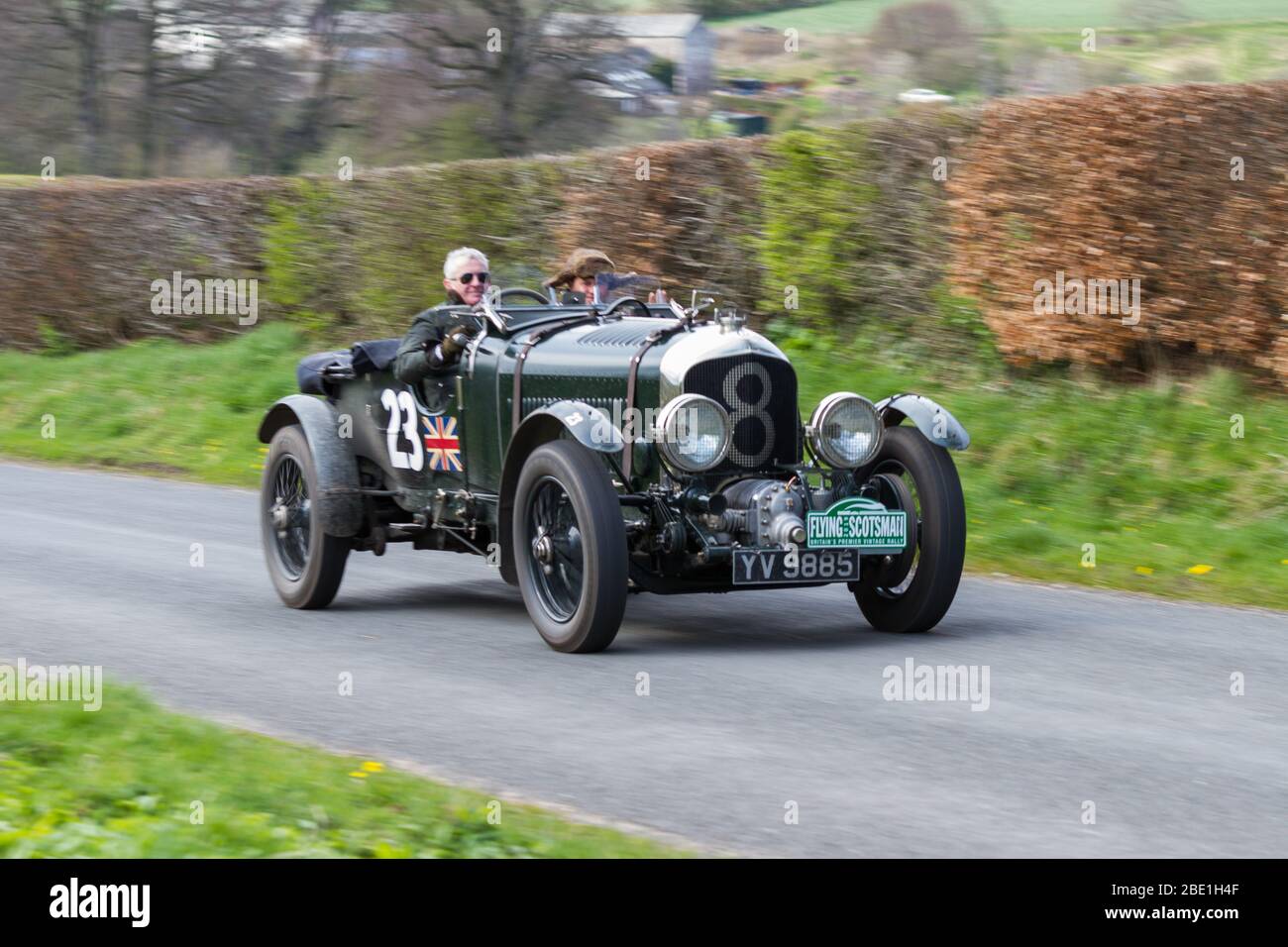 Ein Bentley 4.5 Blower aus dem Jahr 1928 besteigt den Southwaite Hill in Cumbria, England. Das Auto nimmt an der 11. Flying Scotsman Rally Teil, einer kostenlosen öffentlichen Veranstaltung. Stockfoto