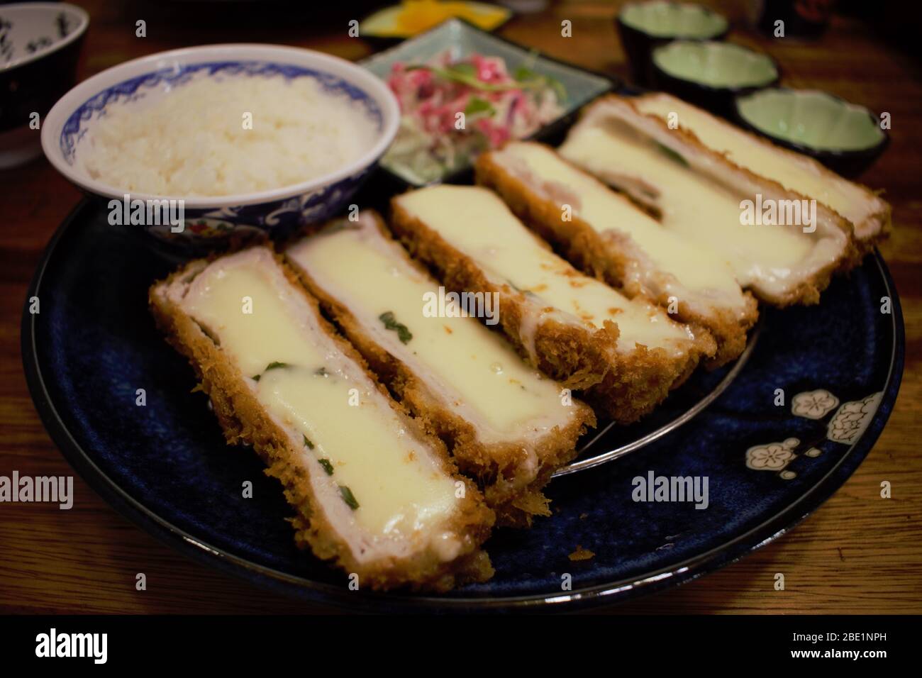 Japanischer Käse Tonkatsu Schweinefleisch-Kotelett in einem Restaurant in Seoul, Korea Stockfoto