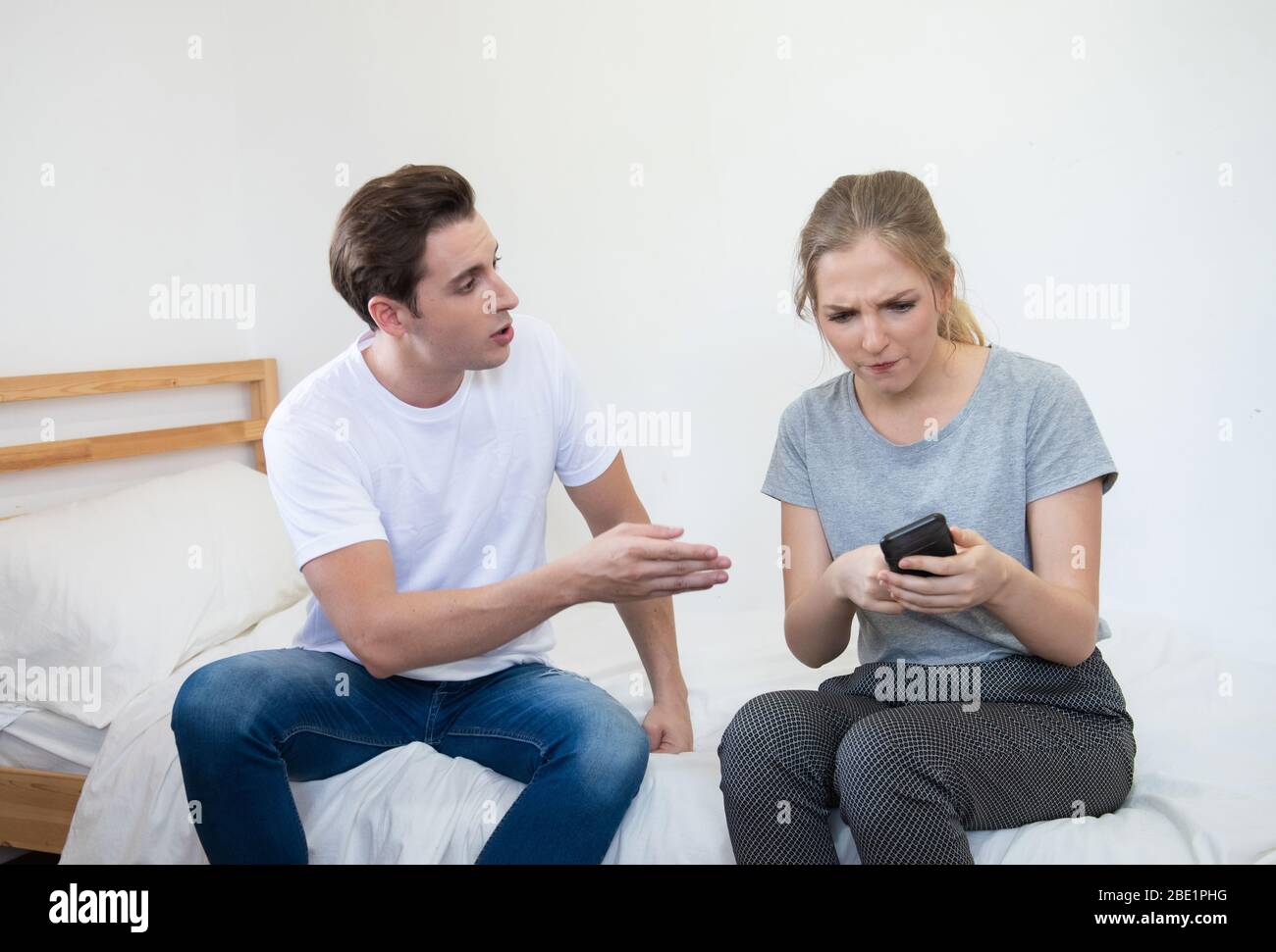Junger blonder jugendlich betrügender Freund Junger blonder jugendlich betrügender Freund