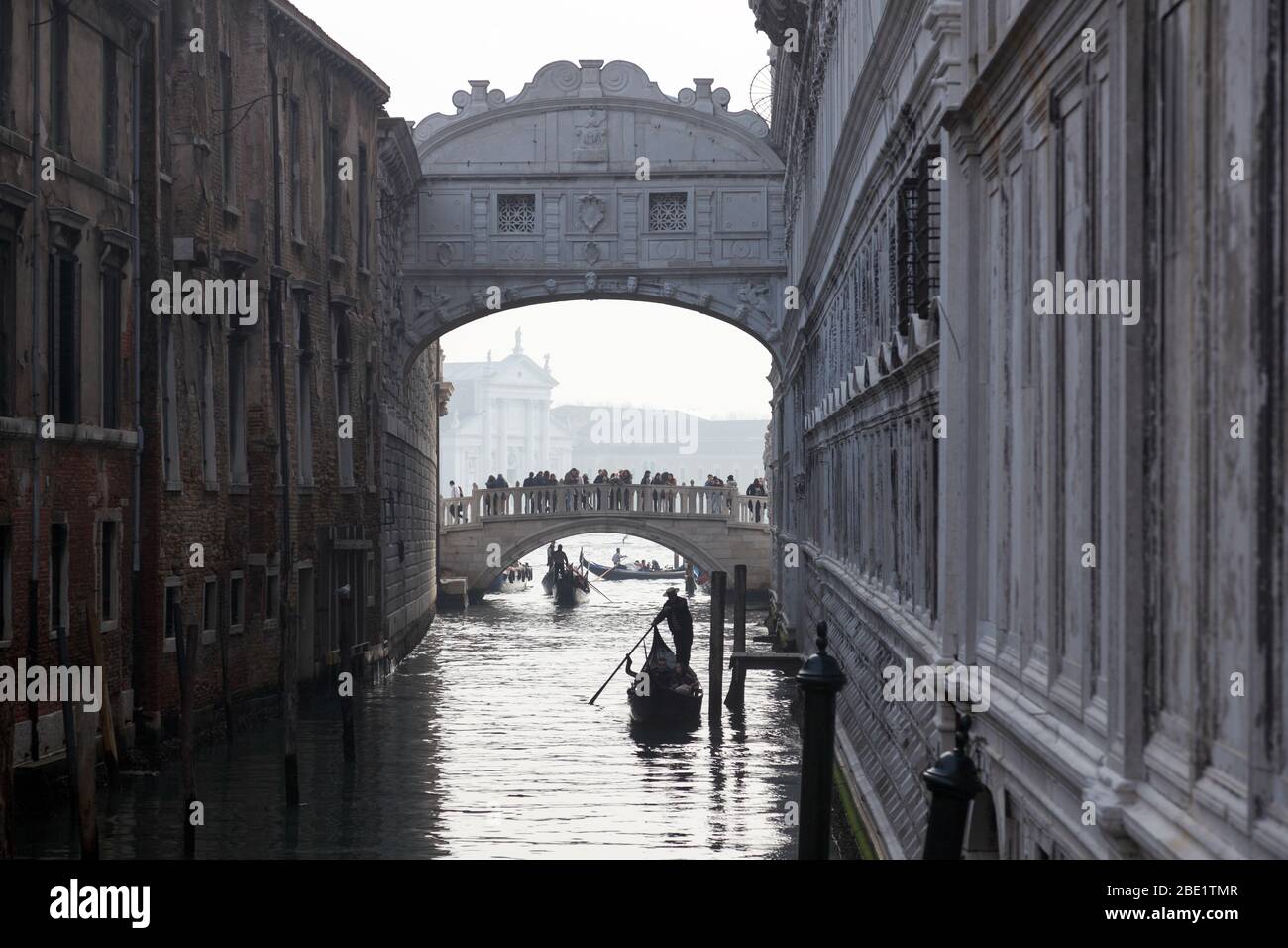 I/Venedig: Seufzerbrücke, dahinter die Ponte della Paglia und die Kirche San Giogio Maggiore Stockfoto I/Venedig: Seufzerbrücke, dahinter die Ponte della Paglia und die Kirche San Giogio Maggiore Stockfoto