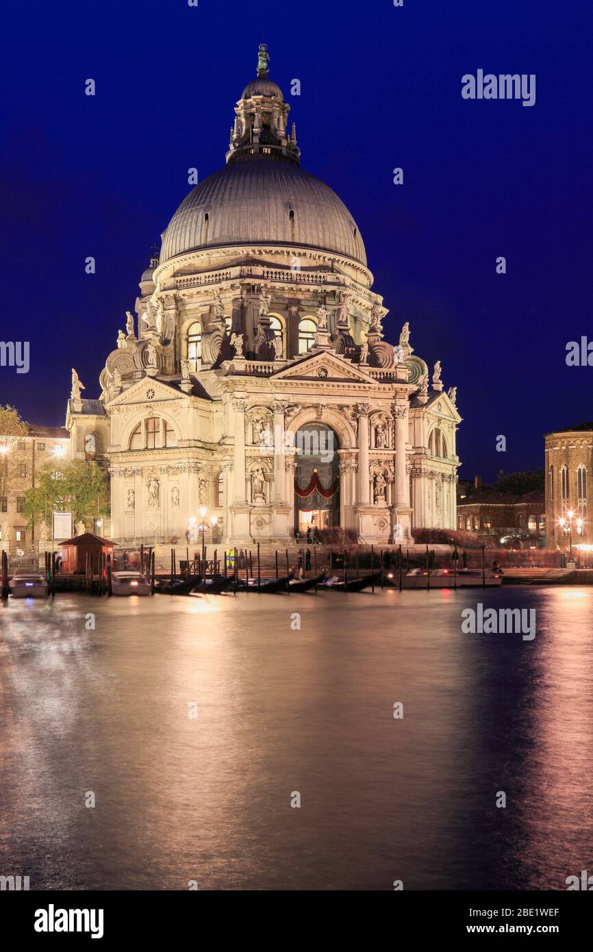 I/Venedig: Basilica di S. Maria della Salute im Abendlicht Stockfoto