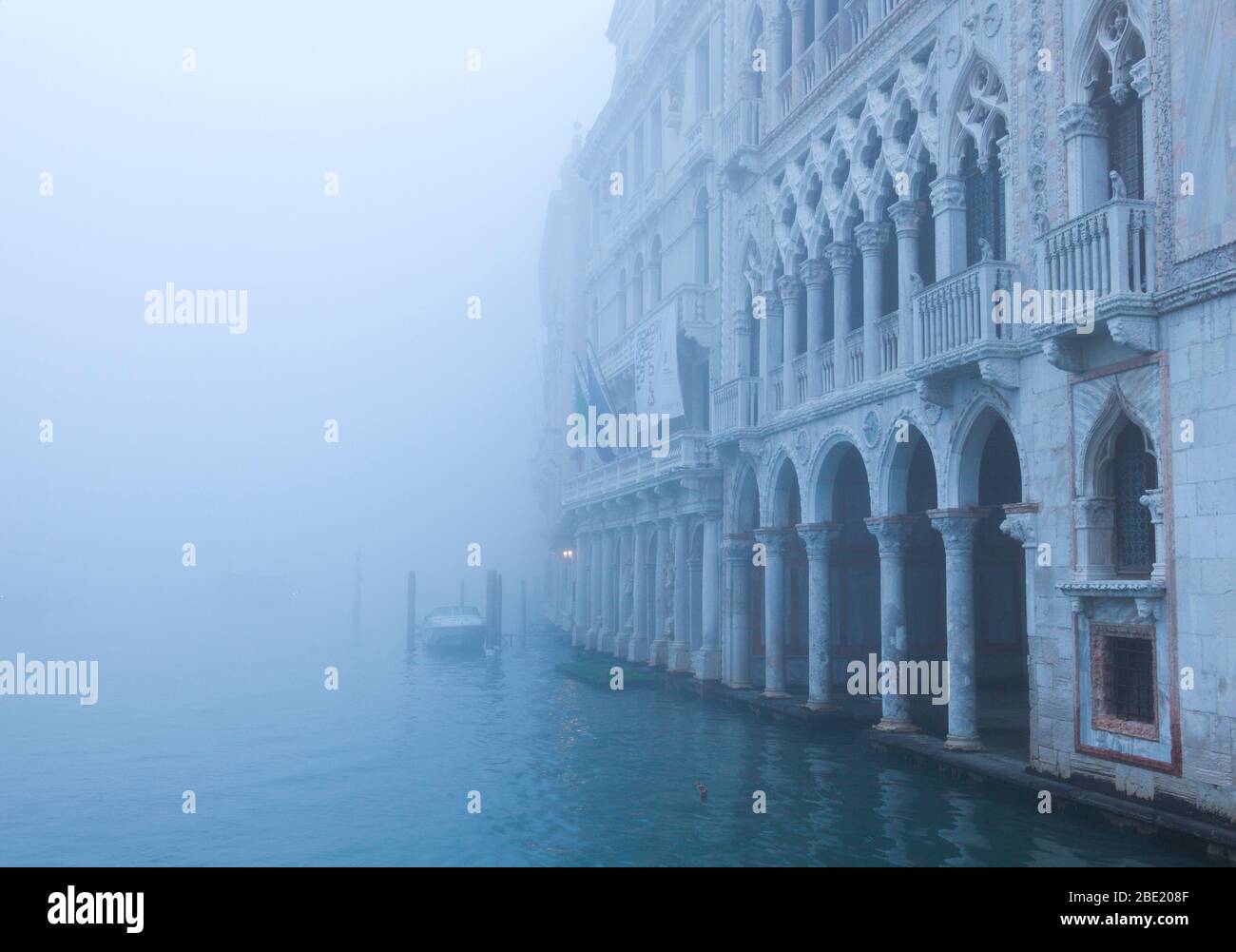 I/Venedig: Ca´d´Oro und Palazzo Giusti am Canal Grande im Nebel Stockfoto