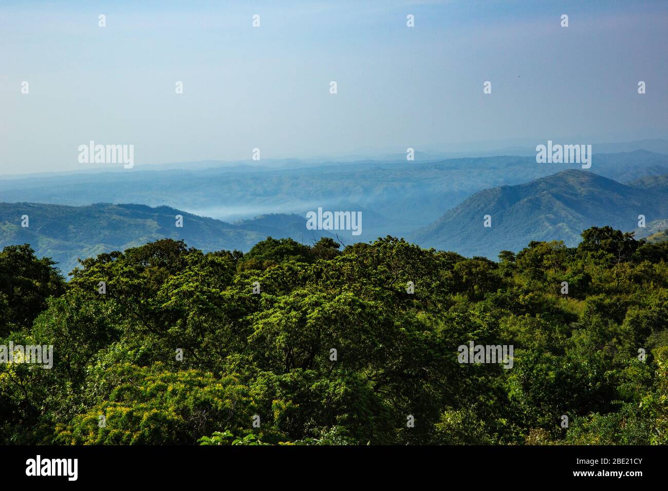 Erhöhten Blick über das Omo-Tal in Mursi Land, Äthiopien, Afrika Stockfoto