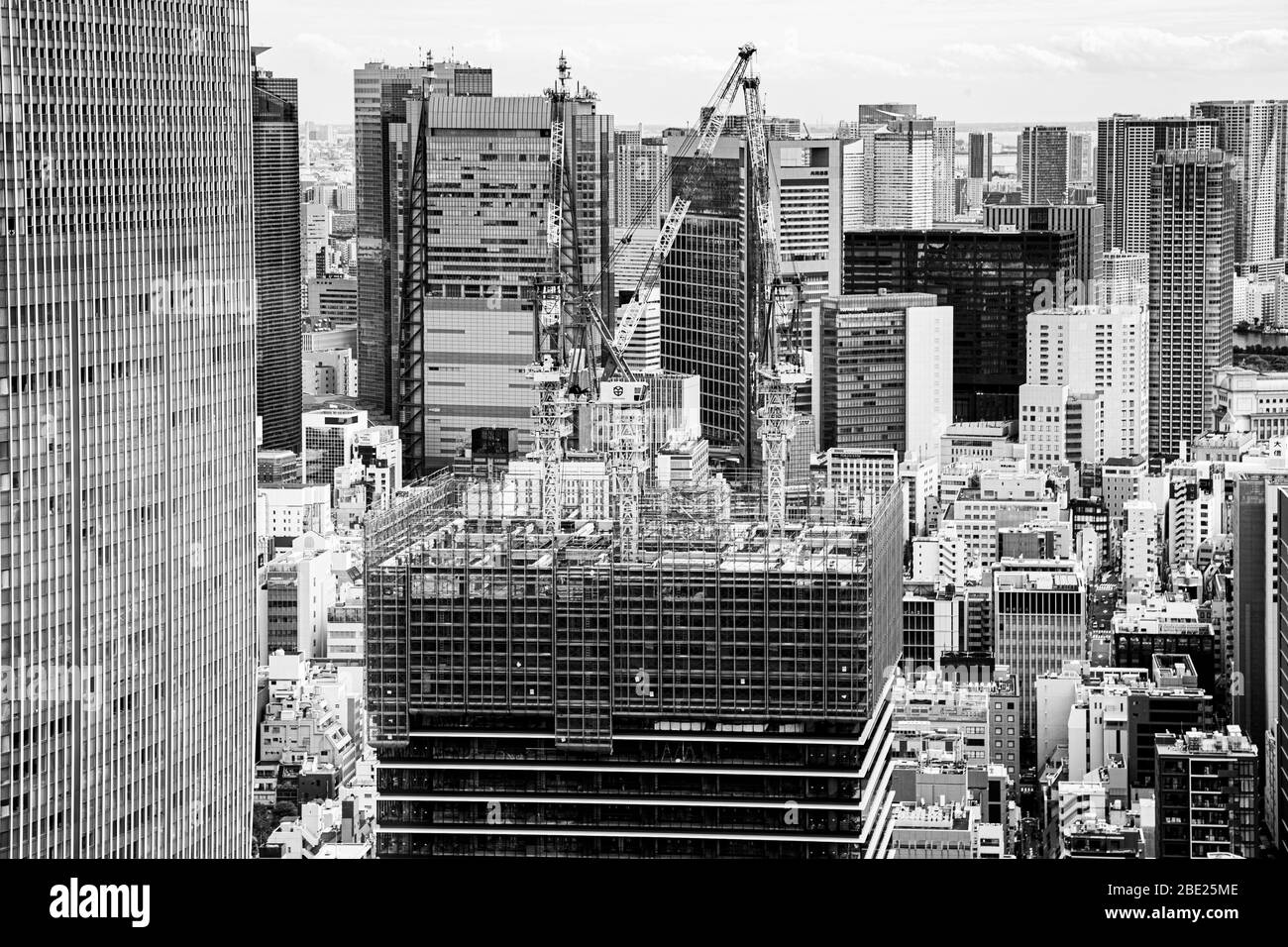 Erdbebensichere Hochhauskonstruktion Bauarbeiten am Wolkenkratzer in Chuo, Tokyo, Japan Stockfoto