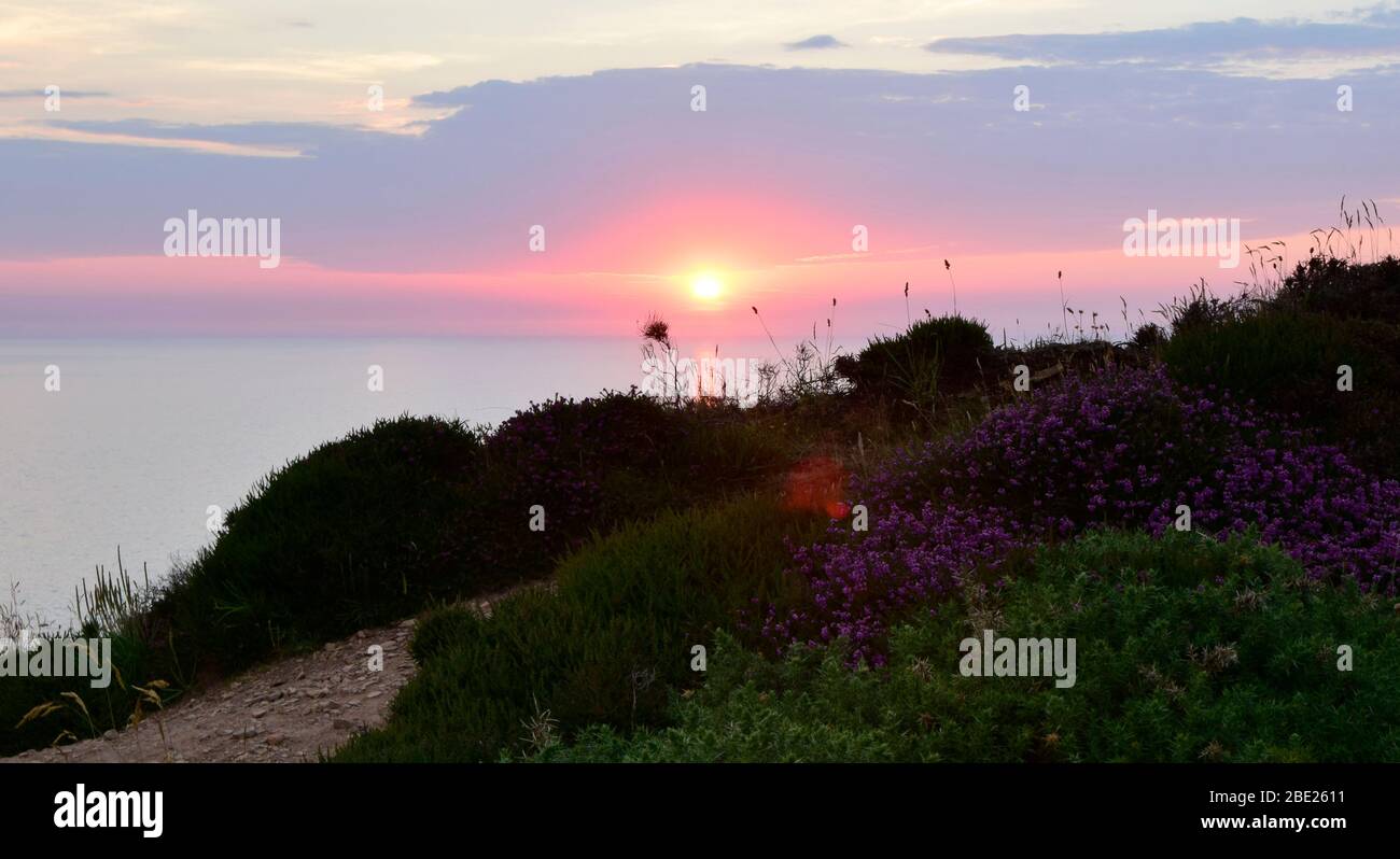 Untergehende Sonne an der Küste, North Cornwall Stockfoto