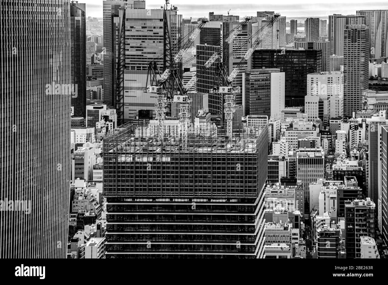 Bauarbeiten am Wolkenkratzer in Chuo, Tokio, Japan Stockfoto