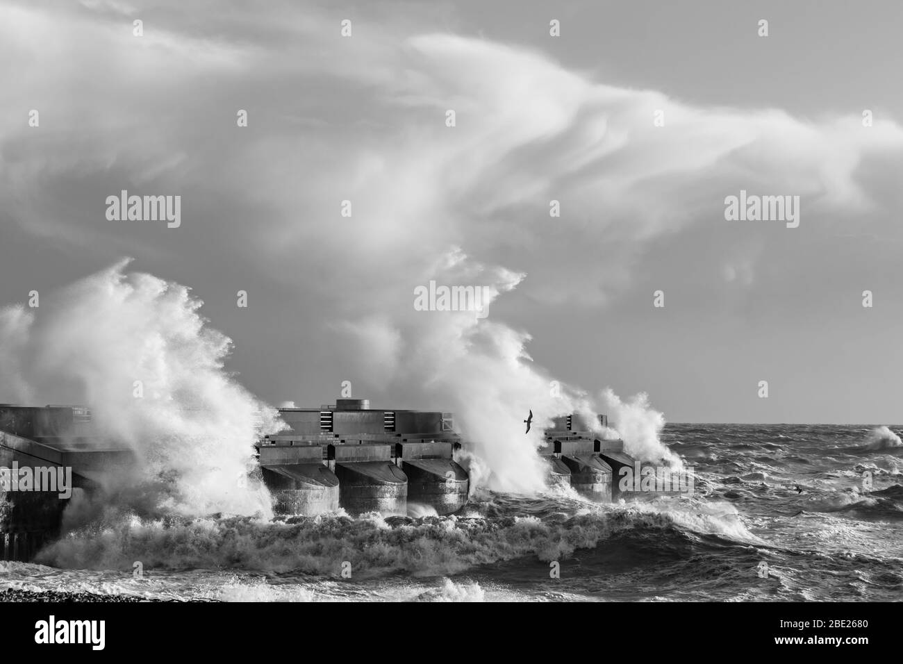 Wellen brechen Marina Stockfoto