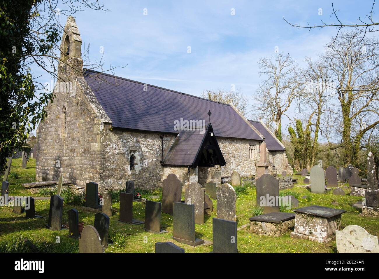 St. Mary's Llanfair-Mathafarn-Eithaf Pfarrkirche mittelalterlichen Gebäude aus dem 14. Jahrhundert. Brynteg, Benllech, Isle of Anglesey, Wales, Großbritannien Stockfoto