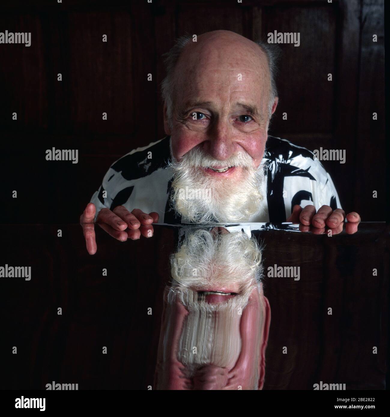 Angus McBean Surrealist Fotograf zu Hause in Debenham Suffolk 1984 Stockfoto